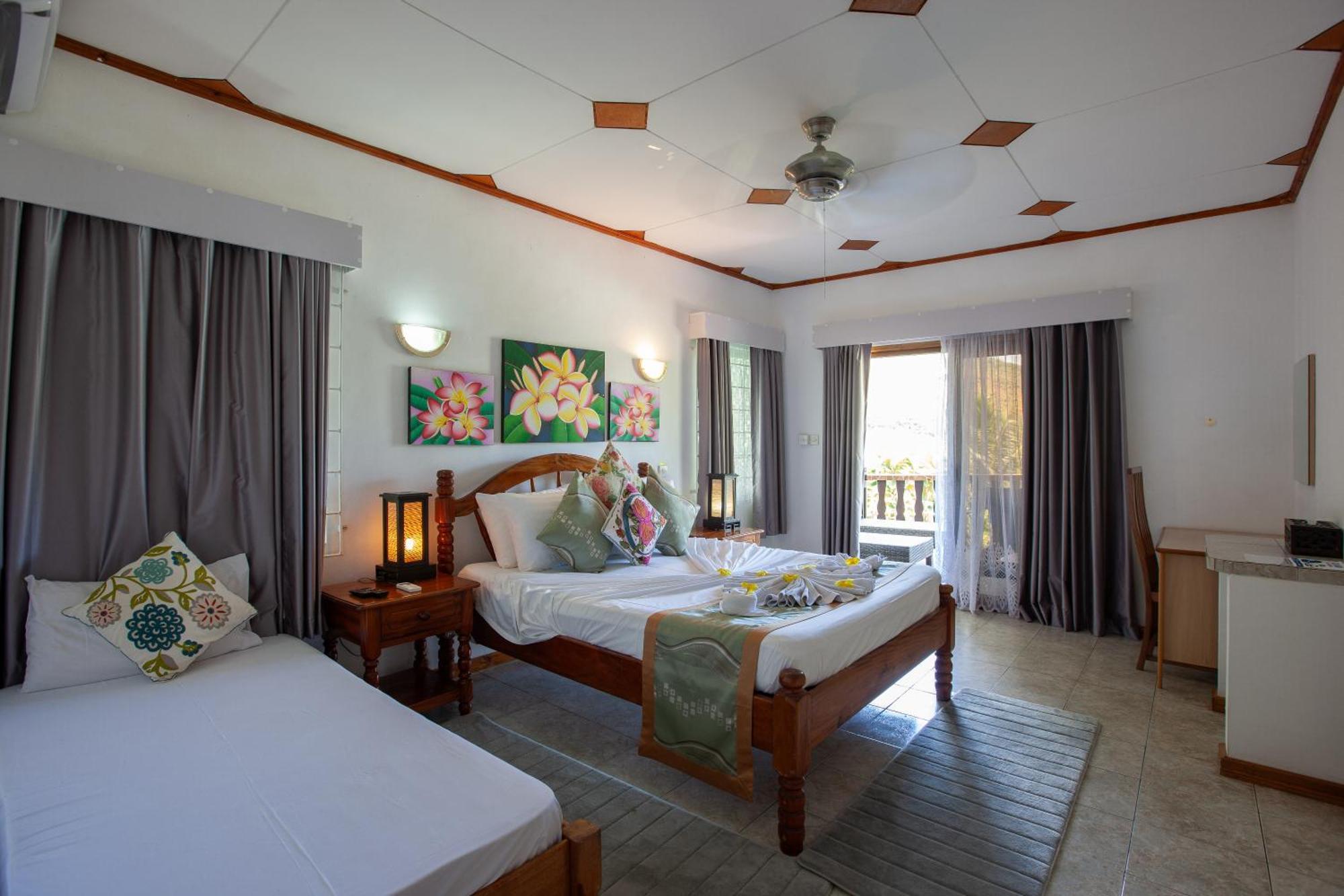Sea View Lodge Baie Sainte Anne Exterior photo