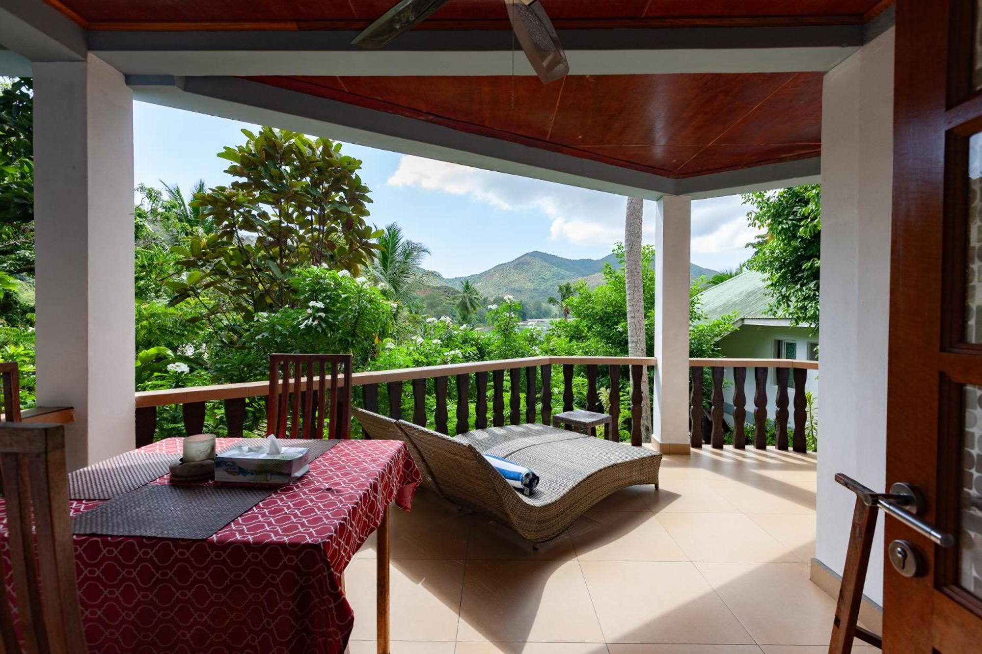 Sea View Lodge Baie Sainte Anne Exterior photo
