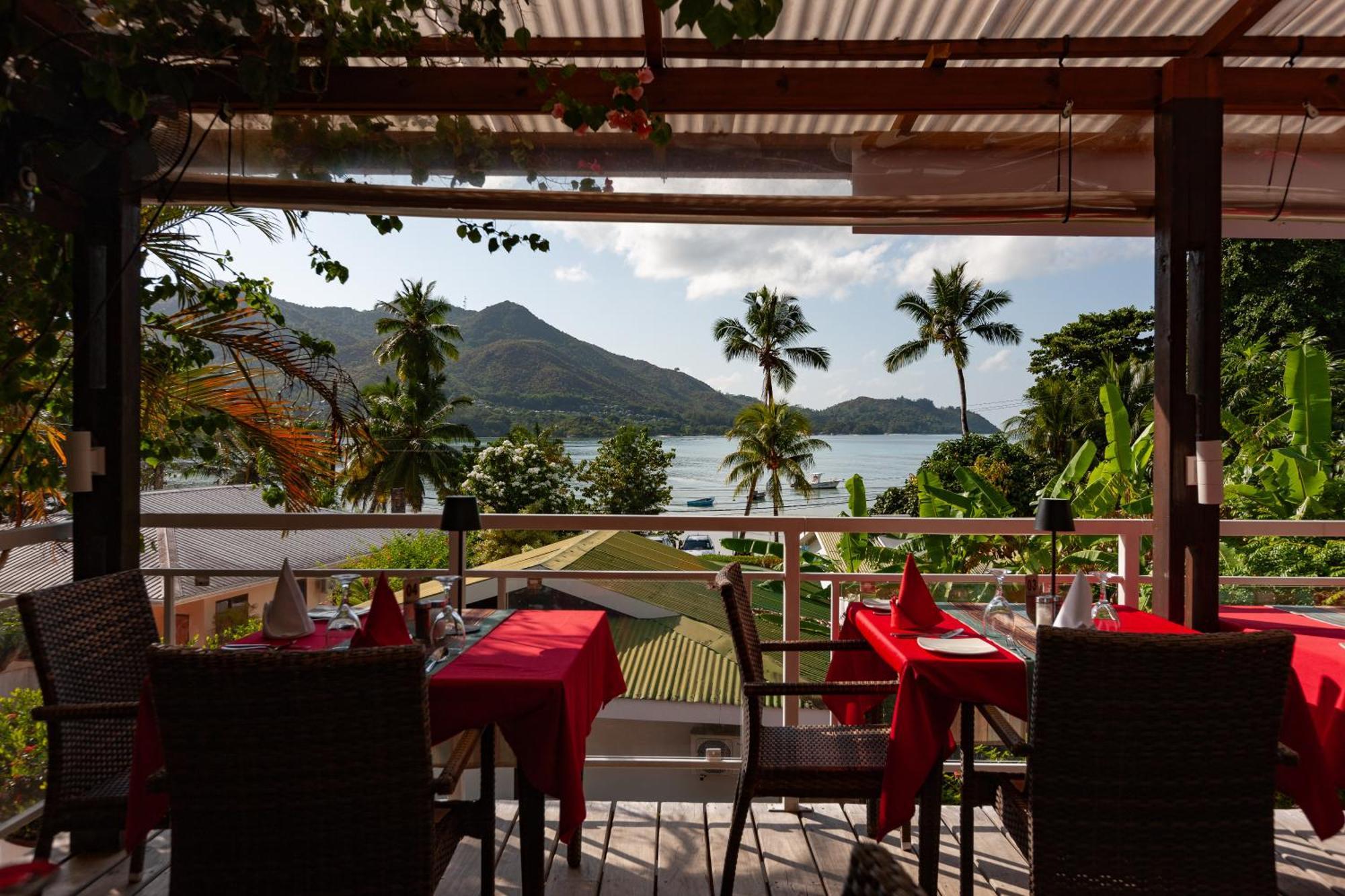 Sea View Lodge Baie Sainte Anne Exterior photo
